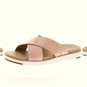 UGG - Kari Sandal size 9 in Metallic Rose Gold.